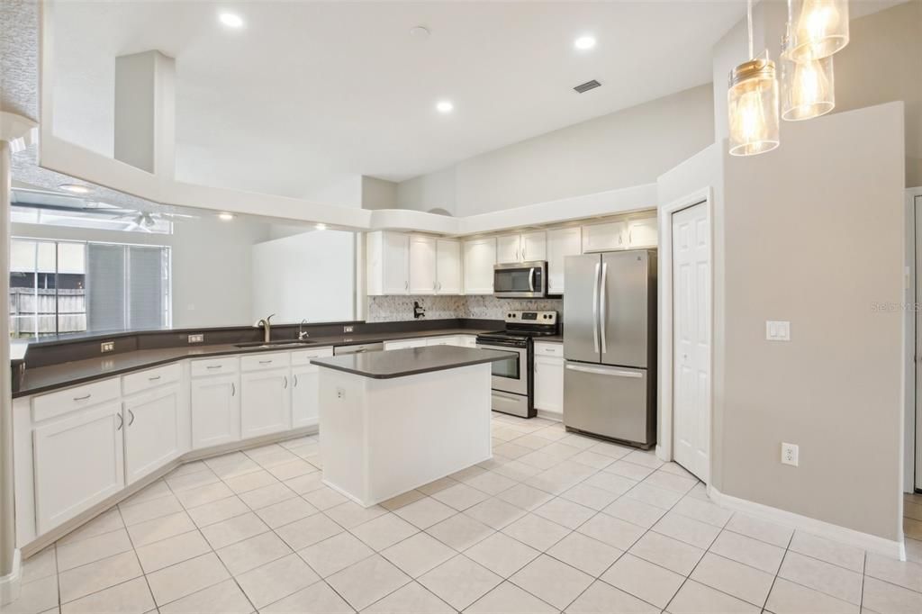 Active With Contract: $550,000 (4 beds, 3 baths, 2583 Square Feet)