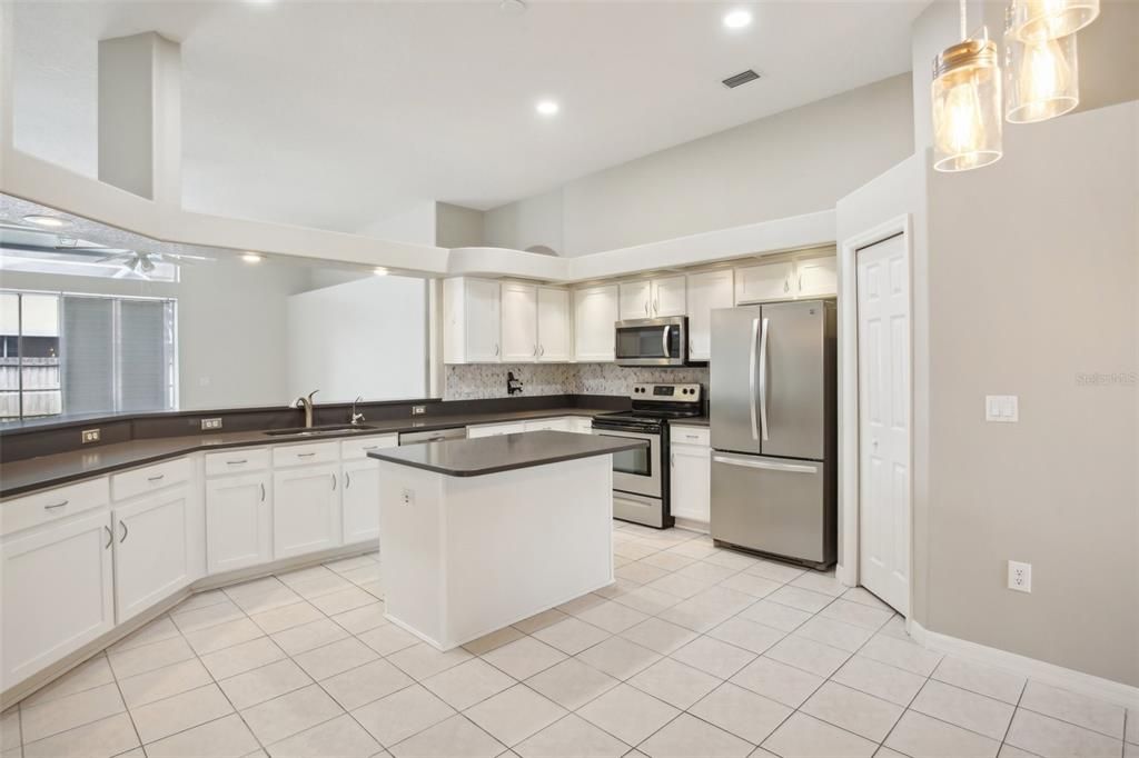 Active With Contract: $550,000 (4 beds, 3 baths, 2583 Square Feet)