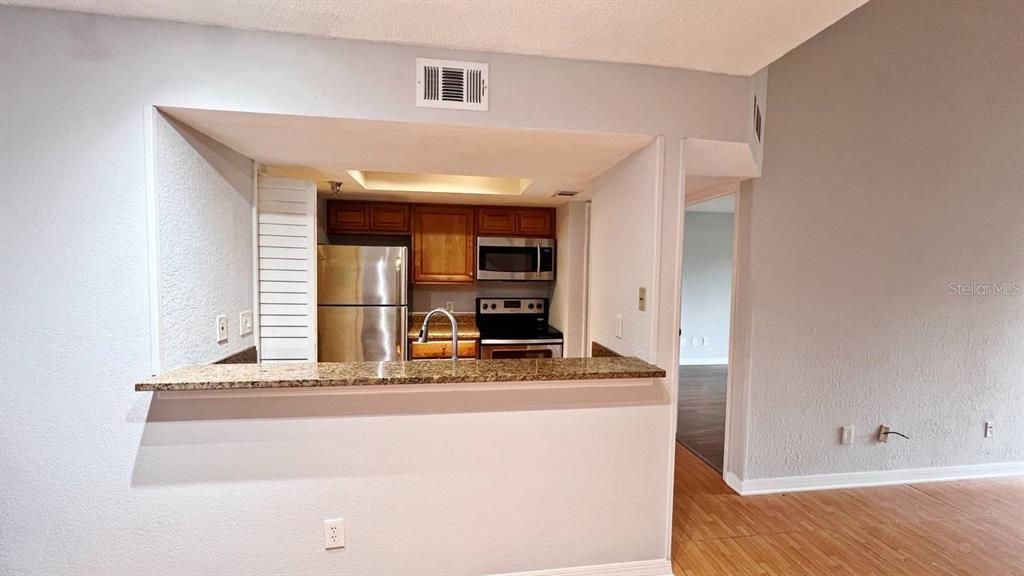 For Rent: $2,000 (2 beds, 2 baths, 1016 Square Feet)