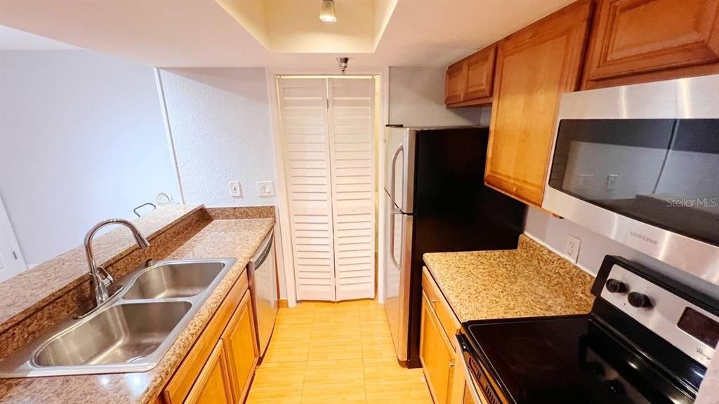 For Rent: $2,000 (2 beds, 2 baths, 1016 Square Feet)