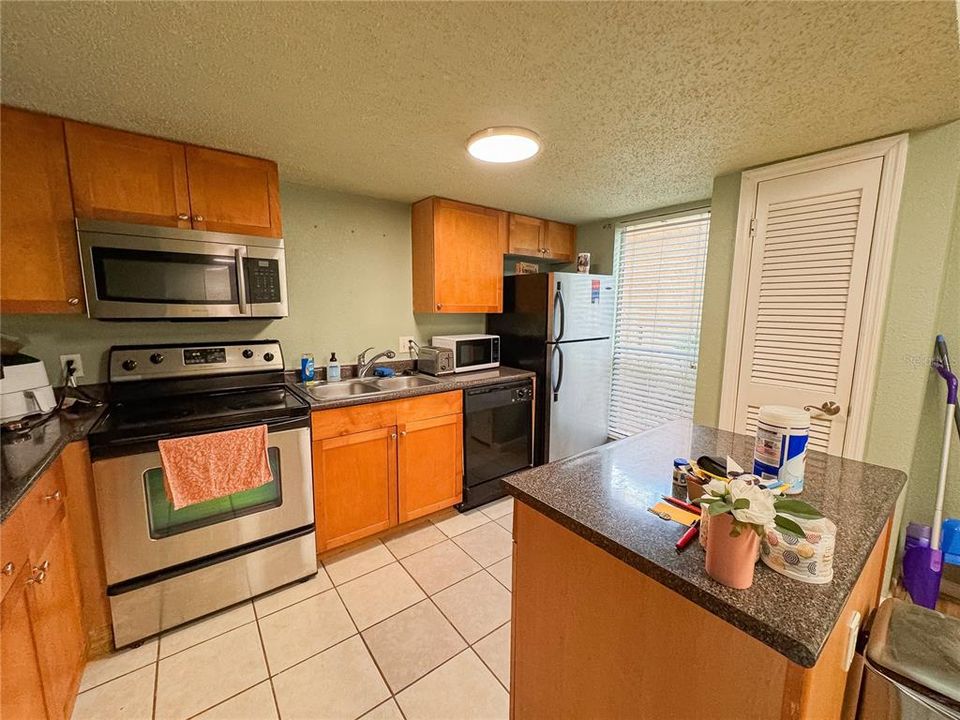 For Sale: $140,000 (1 beds, 1 baths, 760 Square Feet)