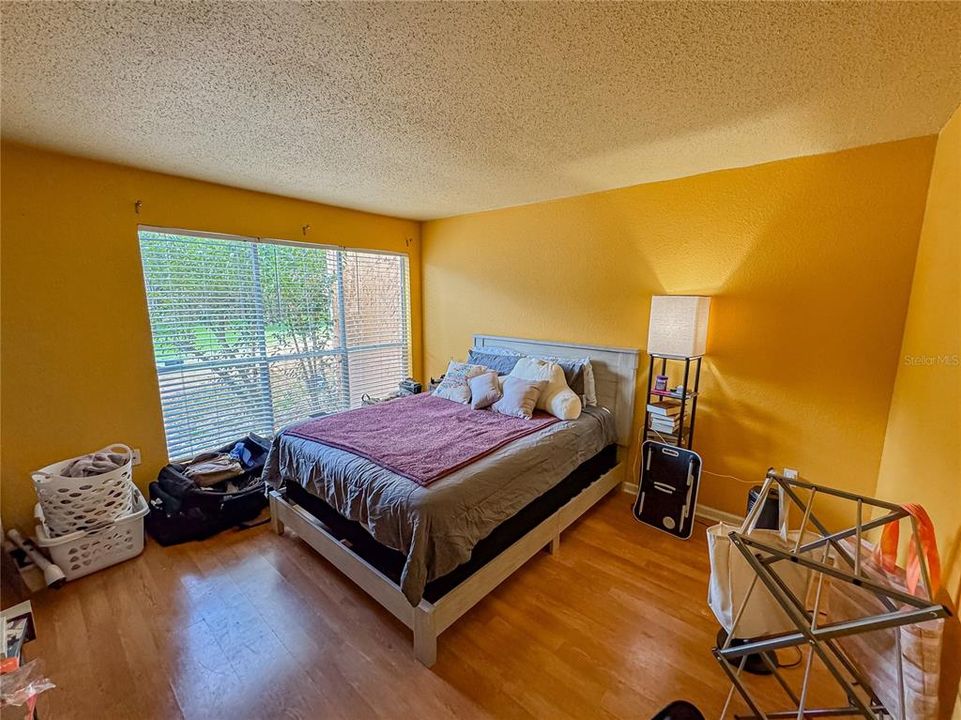 For Sale: $140,000 (1 beds, 1 baths, 760 Square Feet)