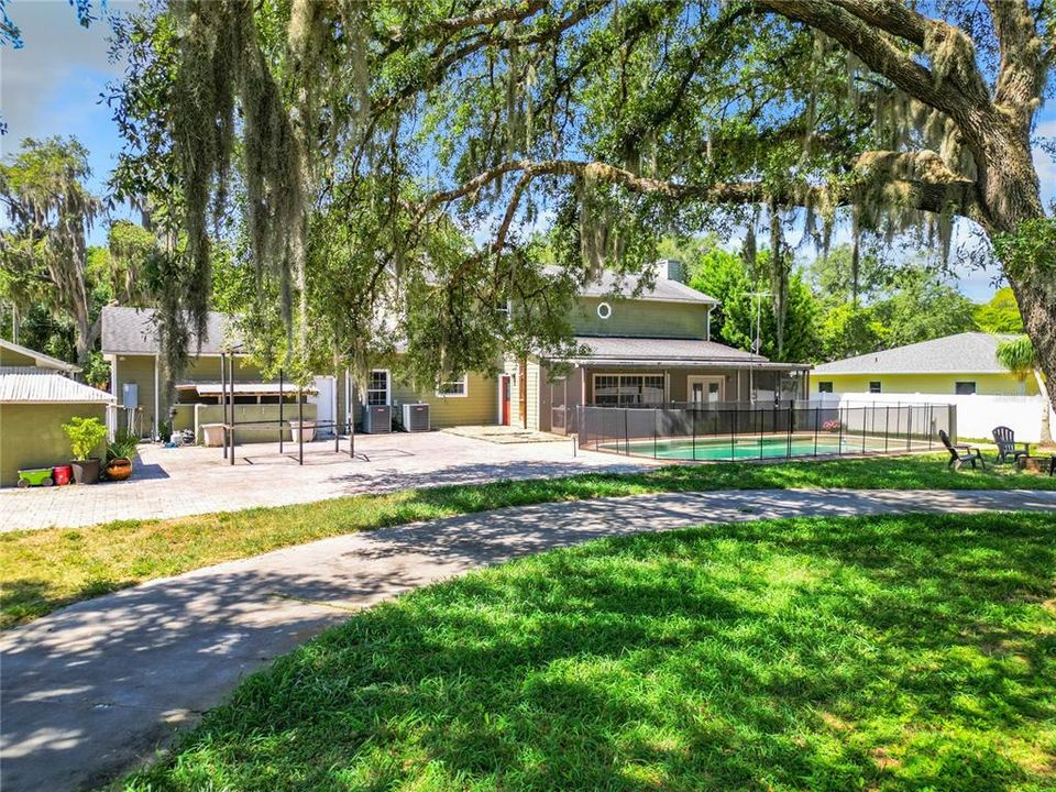 For Sale: $900,000 (3 beds, 3 baths, 3564 Square Feet)