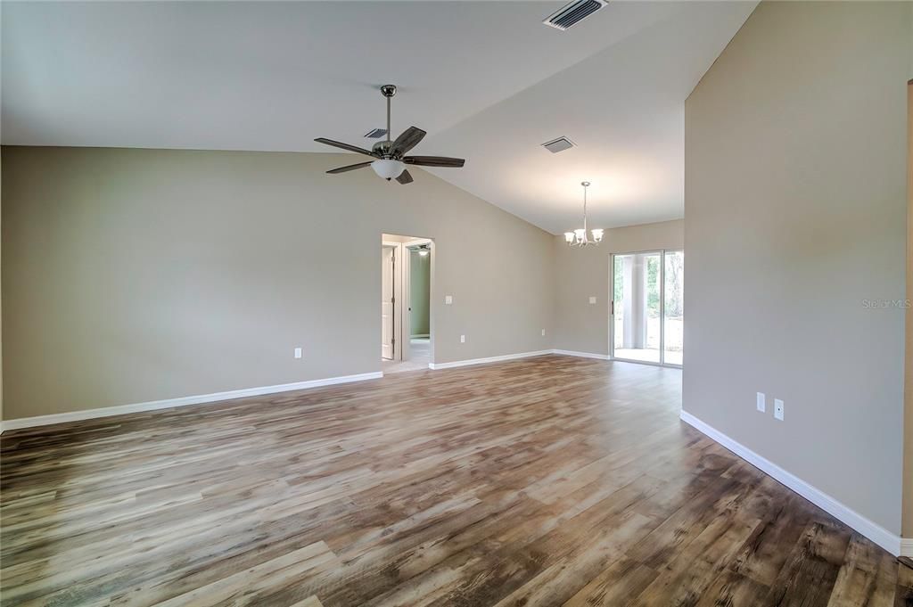 Active With Contract: $334,900 (3 beds, 2 baths, 1455 Square Feet)