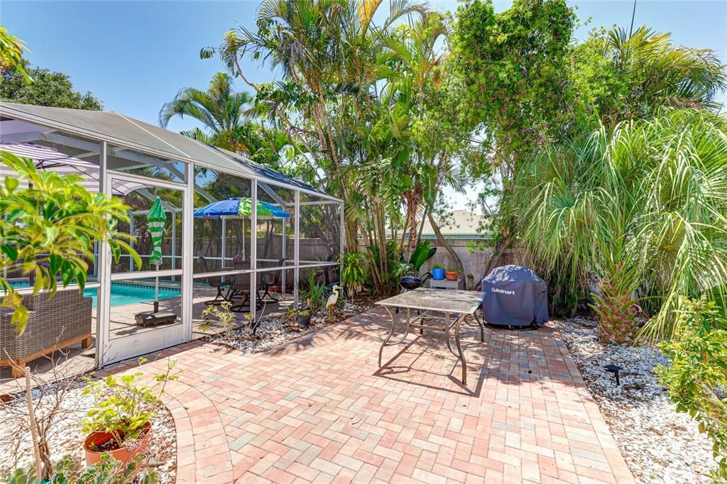 Active With Contract: $550,000 (4 beds, 2 baths, 2173 Square Feet)