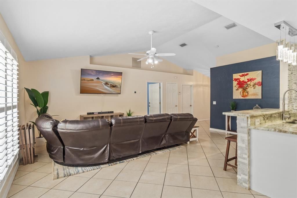 For Sale: $365,000 (3 beds, 2 baths, 1366 Square Feet)