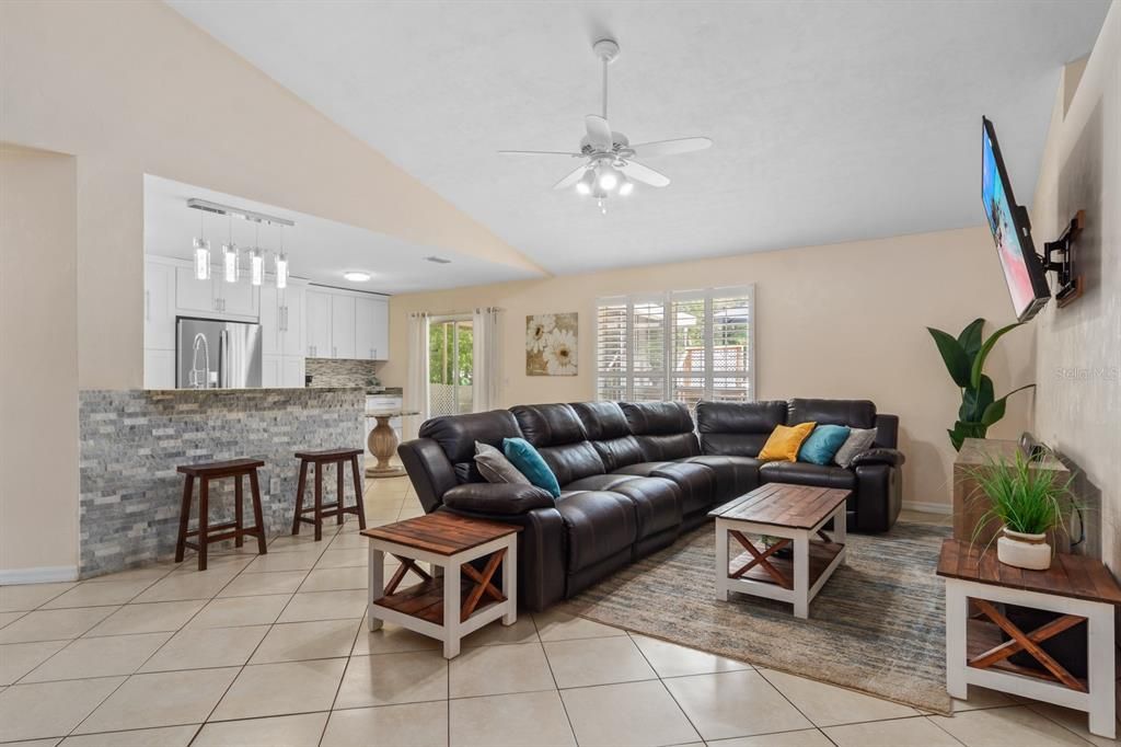 For Sale: $365,000 (3 beds, 2 baths, 1366 Square Feet)