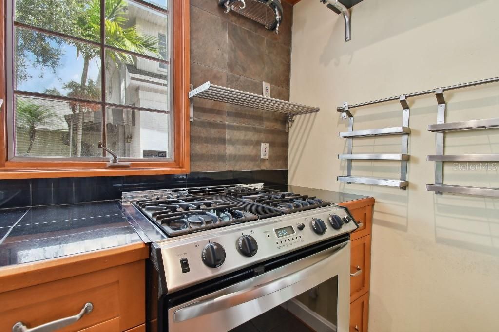 For Sale: $687,500 (3 beds, 2 baths, 1886 Square Feet)