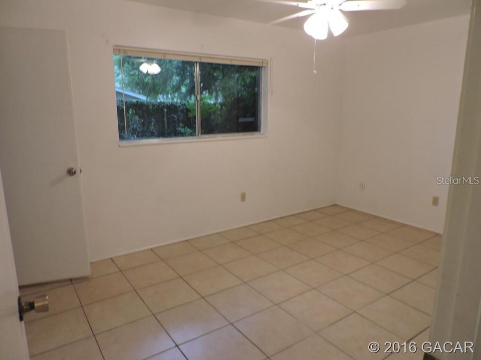 Active With Contract: $1,395 (3 beds, 2 baths, 1152 Square Feet)