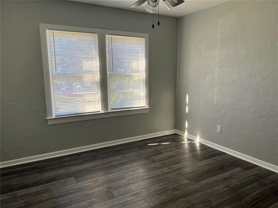 Active With Contract: $1,700 (3 beds, 1 baths, 1478 Square Feet)