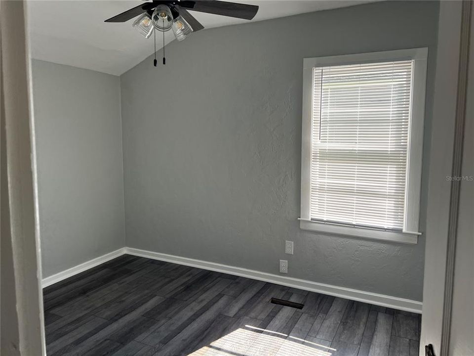Active With Contract: $1,700 (3 beds, 1 baths, 1478 Square Feet)