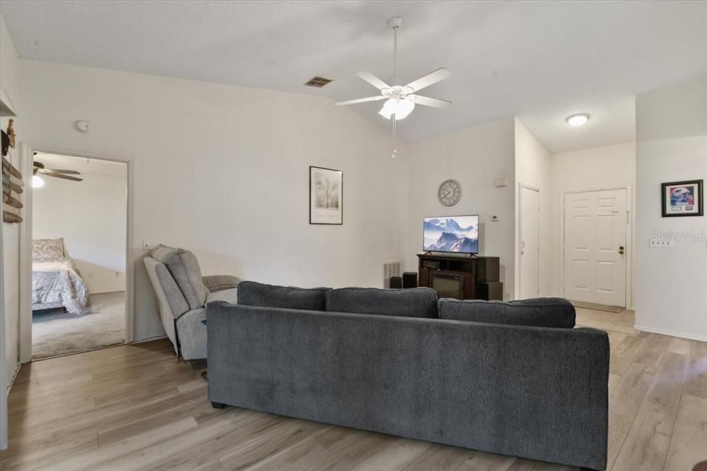 High ceilings, new laminate floors