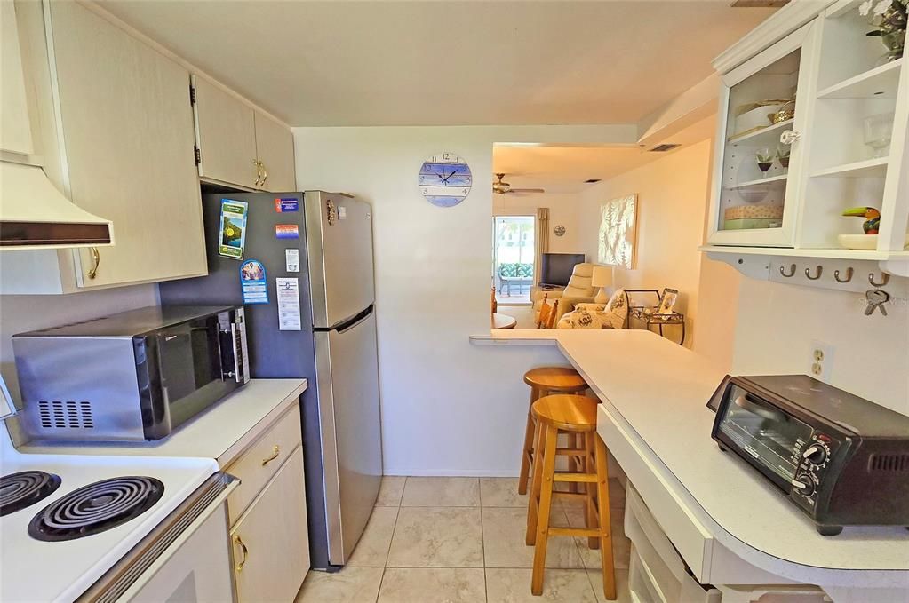 For Sale: $229,000 (2 beds, 2 baths, 972 Square Feet)