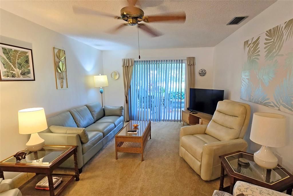 For Sale: $218,500 (2 beds, 2 baths, 972 Square Feet)