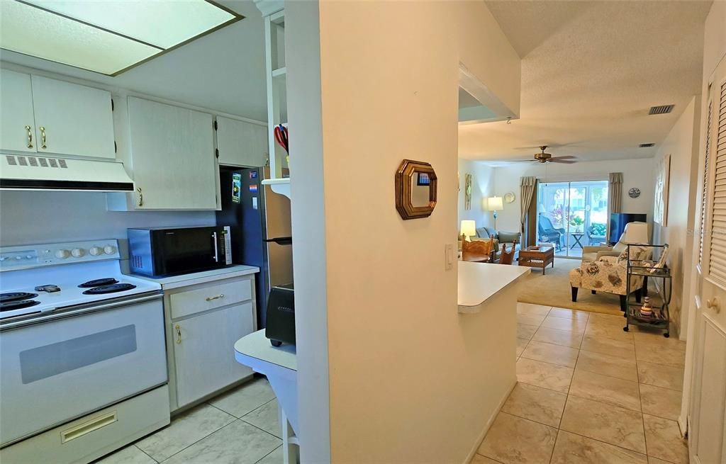 For Sale: $229,000 (2 beds, 2 baths, 972 Square Feet)