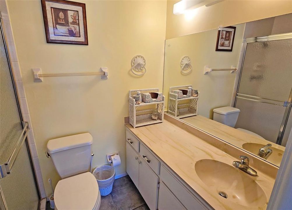 For Sale: $229,000 (2 beds, 2 baths, 972 Square Feet)