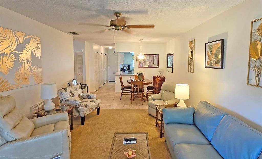 For Sale: $229,000 (2 beds, 2 baths, 972 Square Feet)