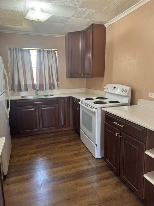 Recently Rented: $1,950 (3 beds, 2 baths, 1810 Square Feet)