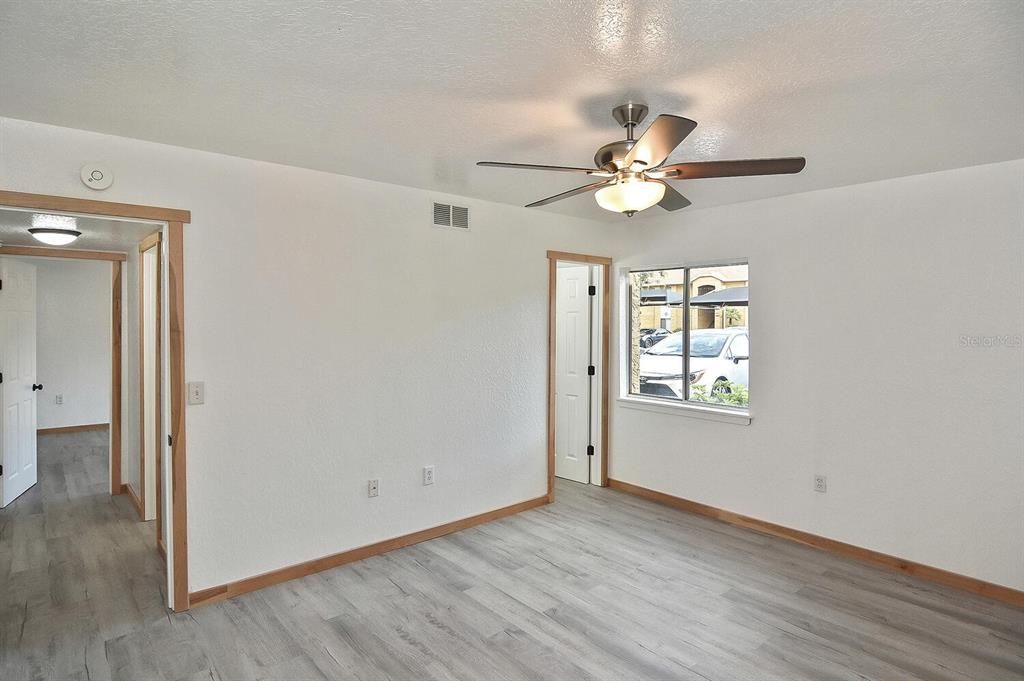 For Sale: $239,900 (2 beds, 2 baths, 1049 Square Feet)