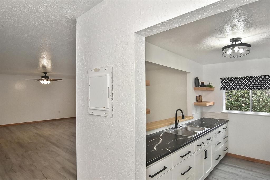 For Sale: $239,900 (2 beds, 2 baths, 1049 Square Feet)