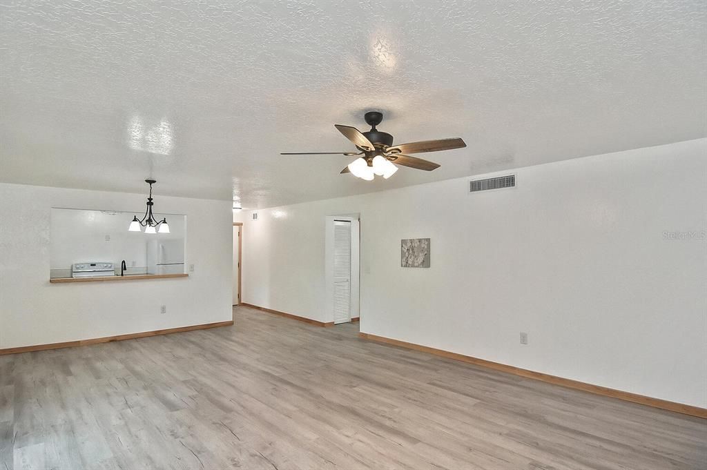 For Sale: $239,900 (2 beds, 2 baths, 1049 Square Feet)