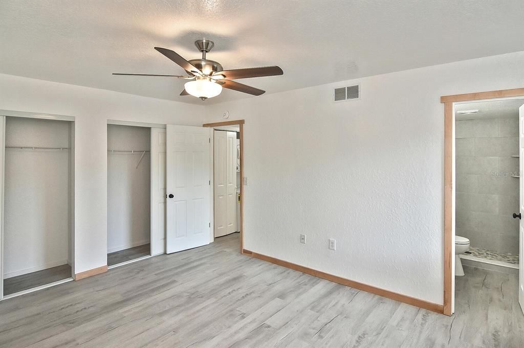 For Sale: $239,900 (2 beds, 2 baths, 1049 Square Feet)