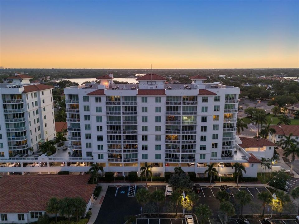 For Sale: $1,250,000 (2 beds, 3 baths, 1940 Square Feet)