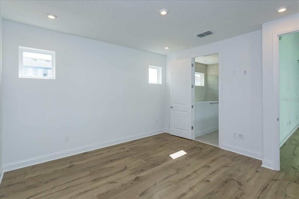 Active With Contract: $3,000 (3 beds, 2 baths, 2120 Square Feet)