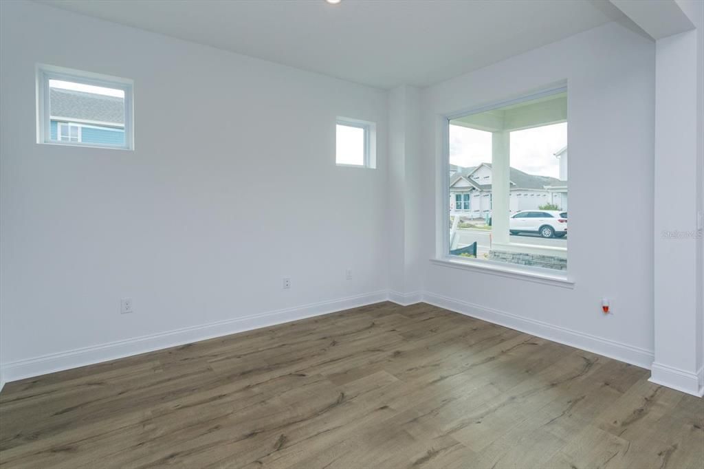 Active With Contract: $3,000 (3 beds, 2 baths, 2120 Square Feet)