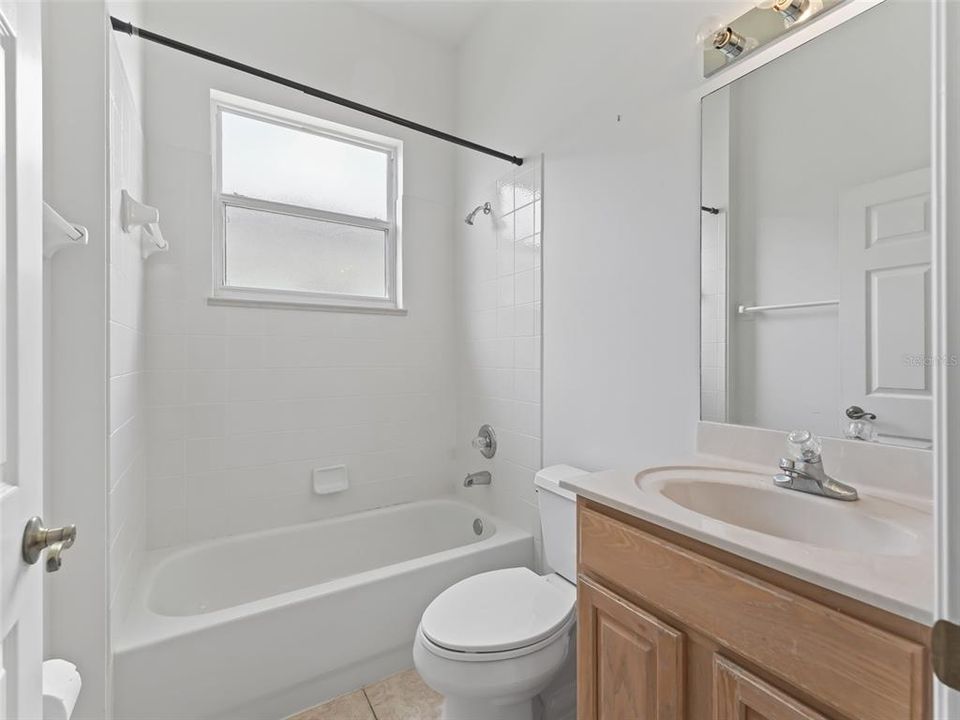 Guest bathroom w/tiled tub & shower combination