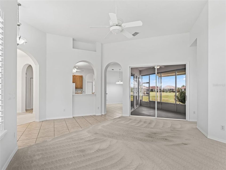 Living area w/access to lanai