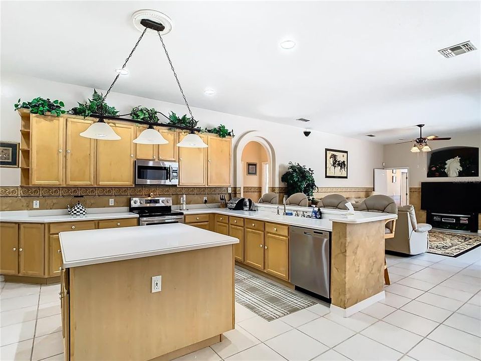 Active With Contract: $599,900 (4 beds, 3 baths, 2560 Square Feet)