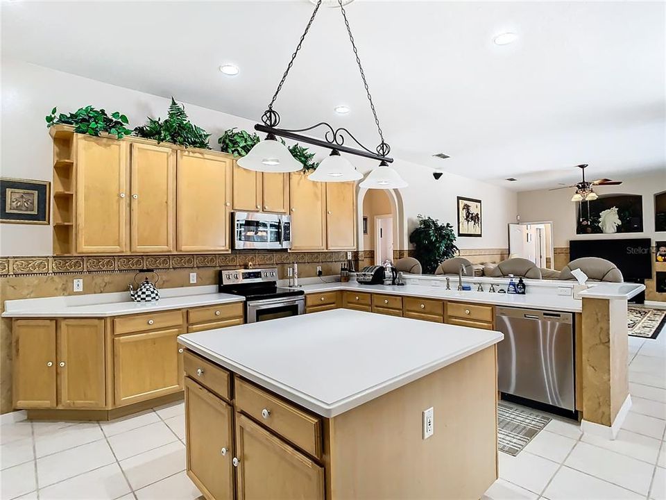 Active With Contract: $599,900 (4 beds, 3 baths, 2560 Square Feet)