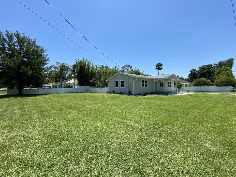 For Sale: $450,000 (3 beds, 2 baths, 1152 Square Feet)