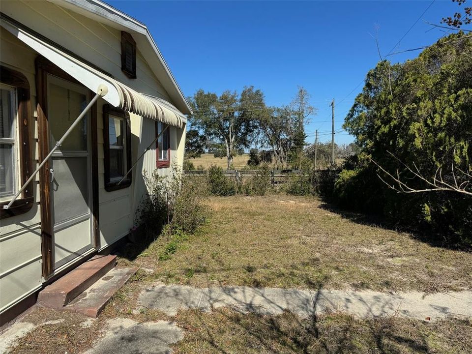 For Sale: $117,000 (2 beds, 1 baths, 1056 Square Feet)