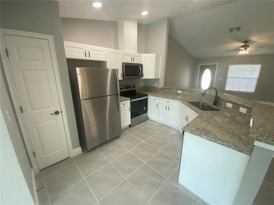 For Rent: $2,000 (3 beds, 2 baths, 1514 Square Feet)