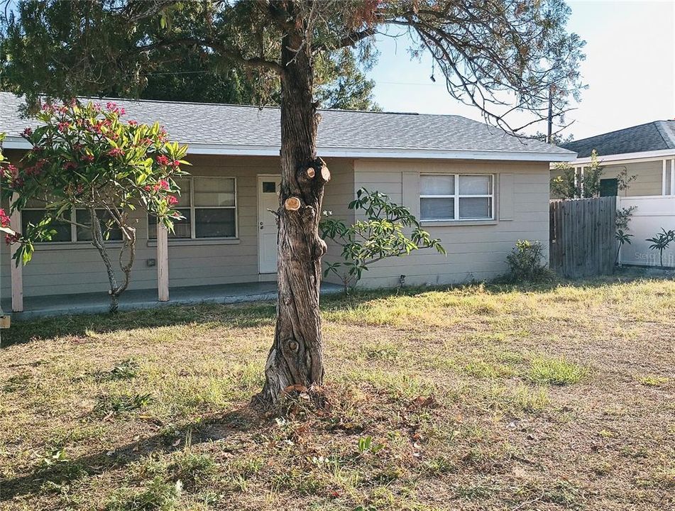 For Rent: $1,800 (3 beds, 1 baths, 892 Square Feet)