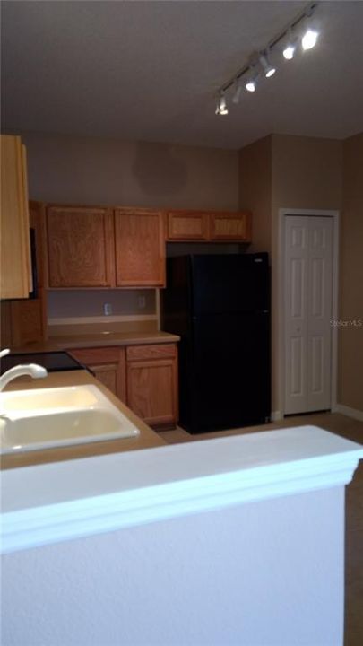 Active With Contract: $2,395 (3 beds, 2 baths, 1500 Square Feet)