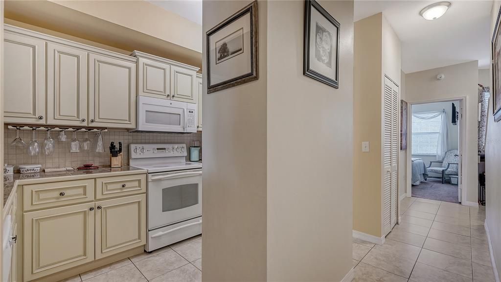 For Sale: $279,000 (2 beds, 2 baths, 1246 Square Feet)