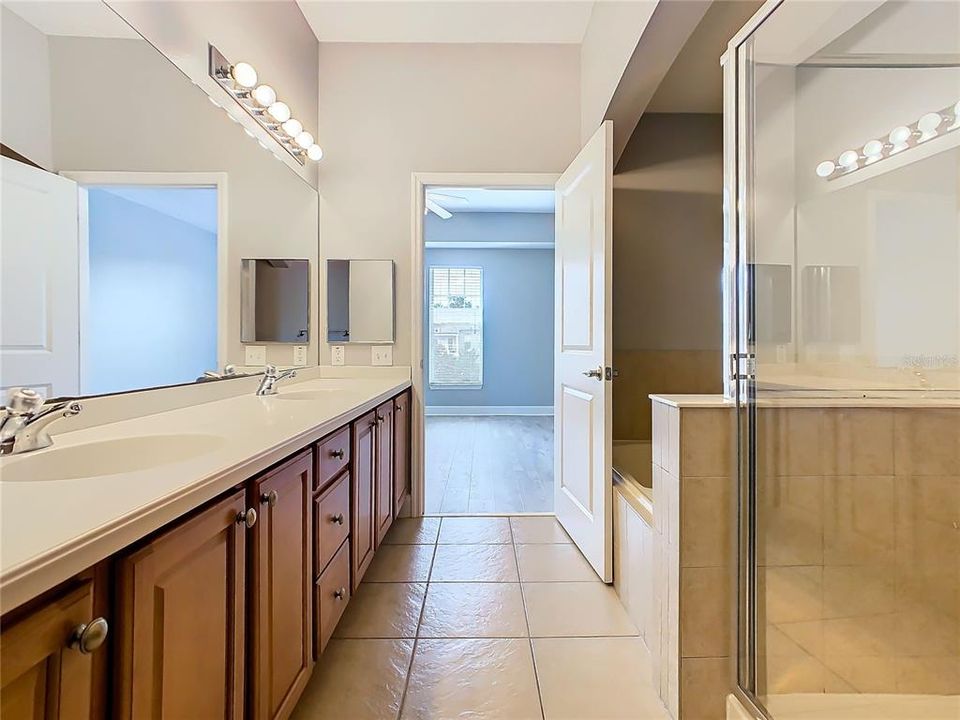 For Sale: $375,000 (2 beds, 2 baths, 1345 Square Feet)