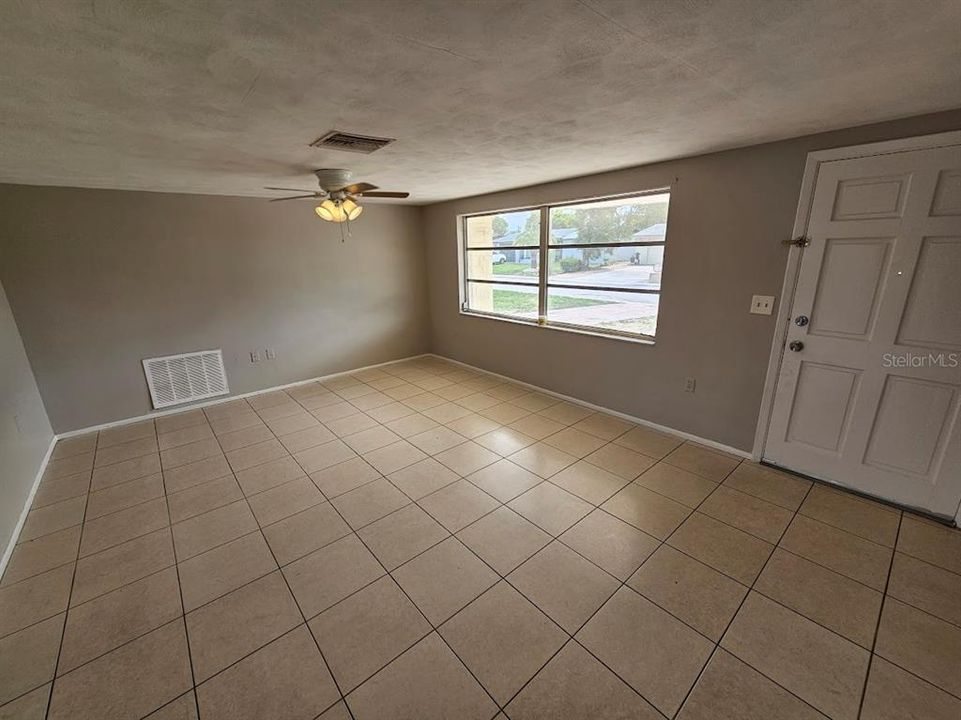 For Sale: $219,900 (3 beds, 2 baths, 1056 Square Feet)