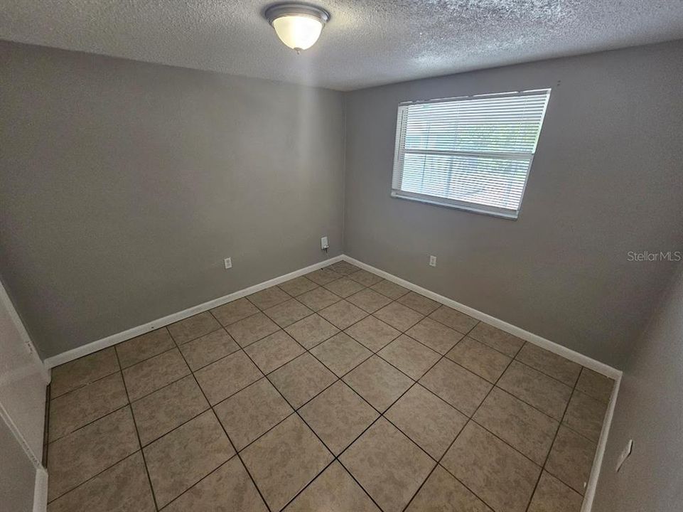 Active With Contract: $199,900 (2 beds, 1 baths, 884 Square Feet)