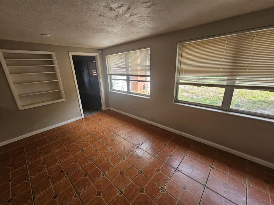 Activo con contrato: $169,900 (2 camas, 1 baños, 982 Pies cuadrados)