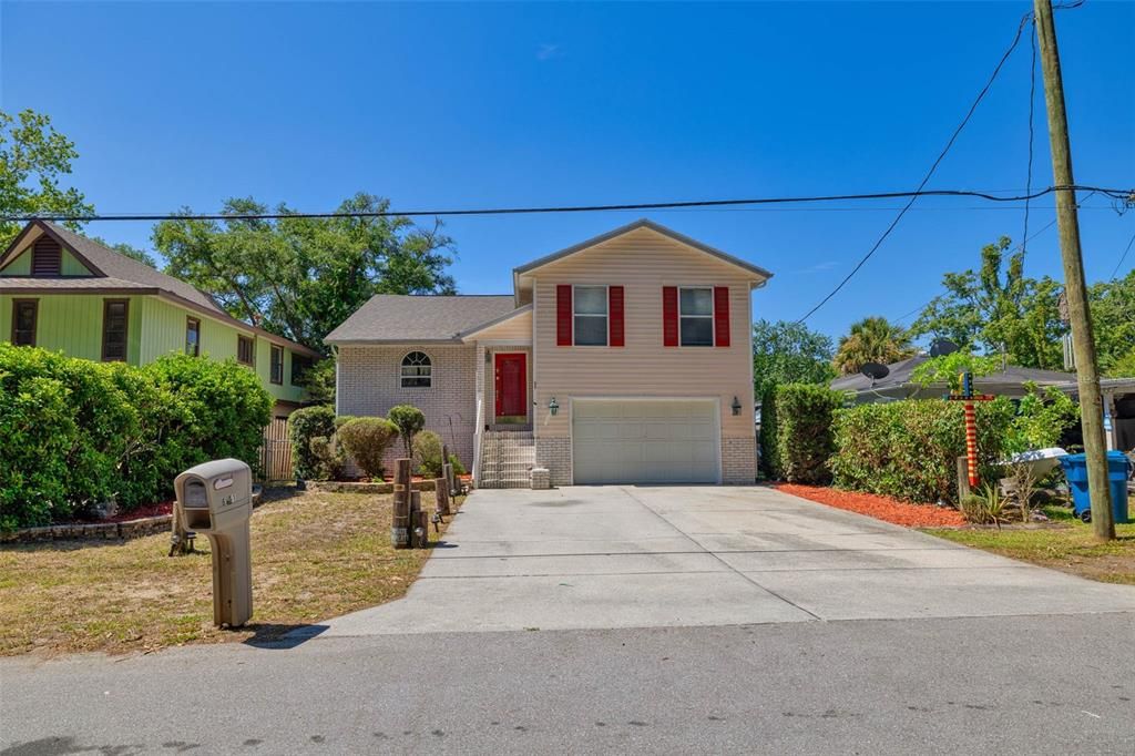 Recently Sold: $425,000 (3 beds, 2 baths, 2142 Square Feet)