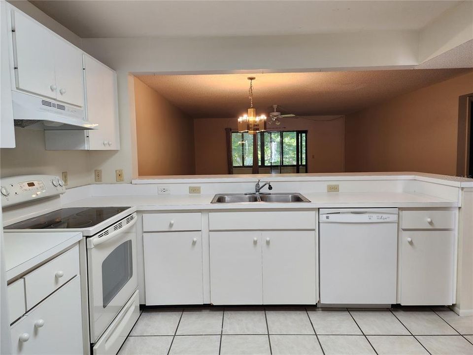 For Rent: $1,750 (2 beds, 2 baths, 1408 Square Feet)