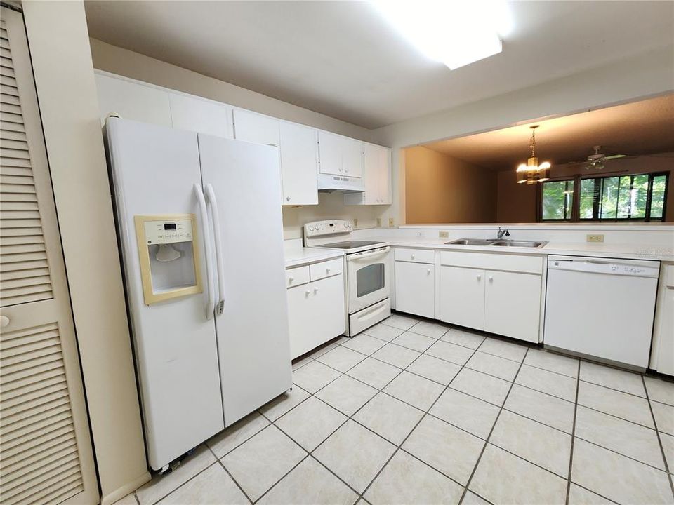 For Rent: $1,650 (2 beds, 2 baths, 1408 Square Feet)