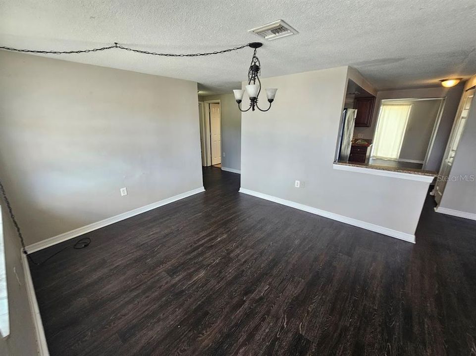 For Sale: $229,900 (4 beds, 2 baths, 975 Square Feet)