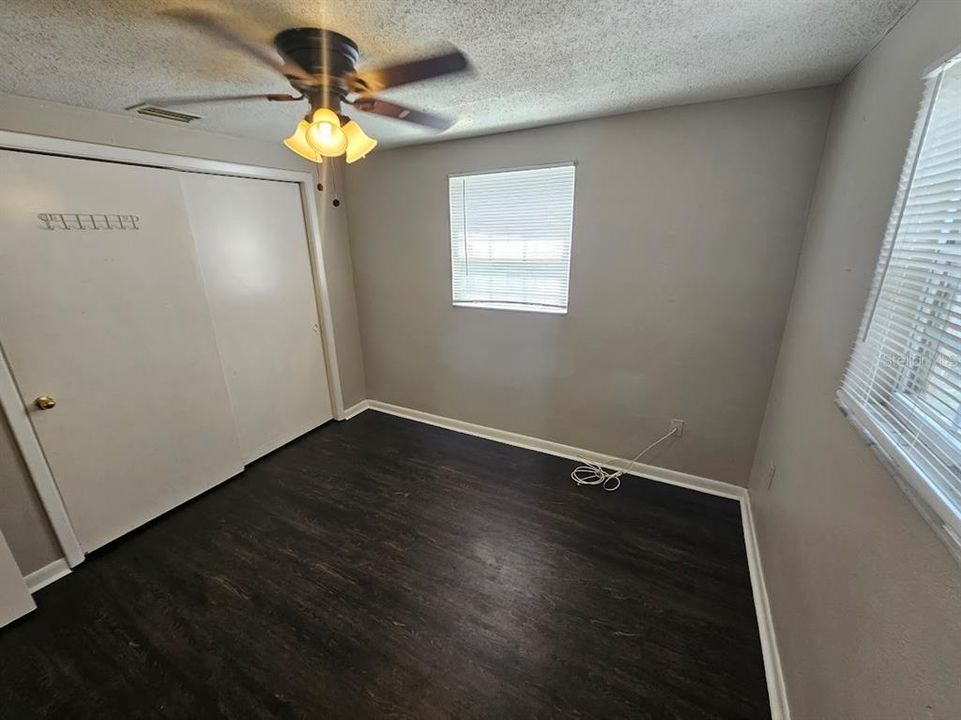 For Sale: $229,900 (4 beds, 2 baths, 975 Square Feet)