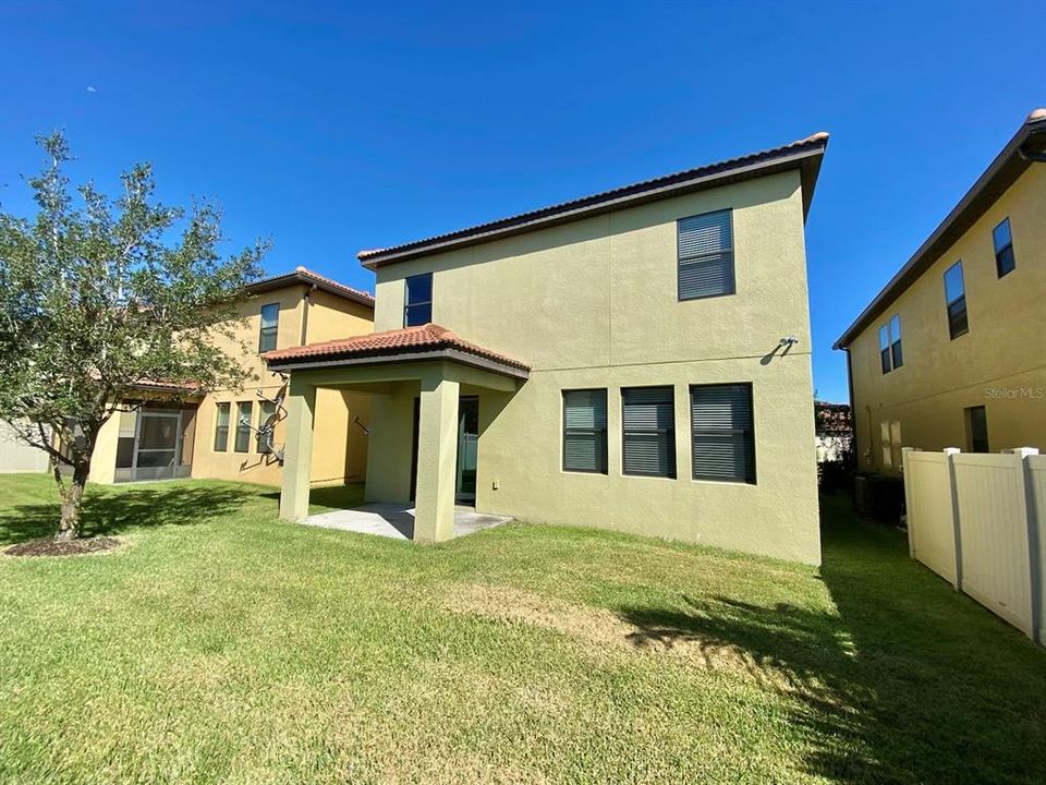 Active With Contract: $3,200 (5 beds, 3 baths, 2432 Square Feet)