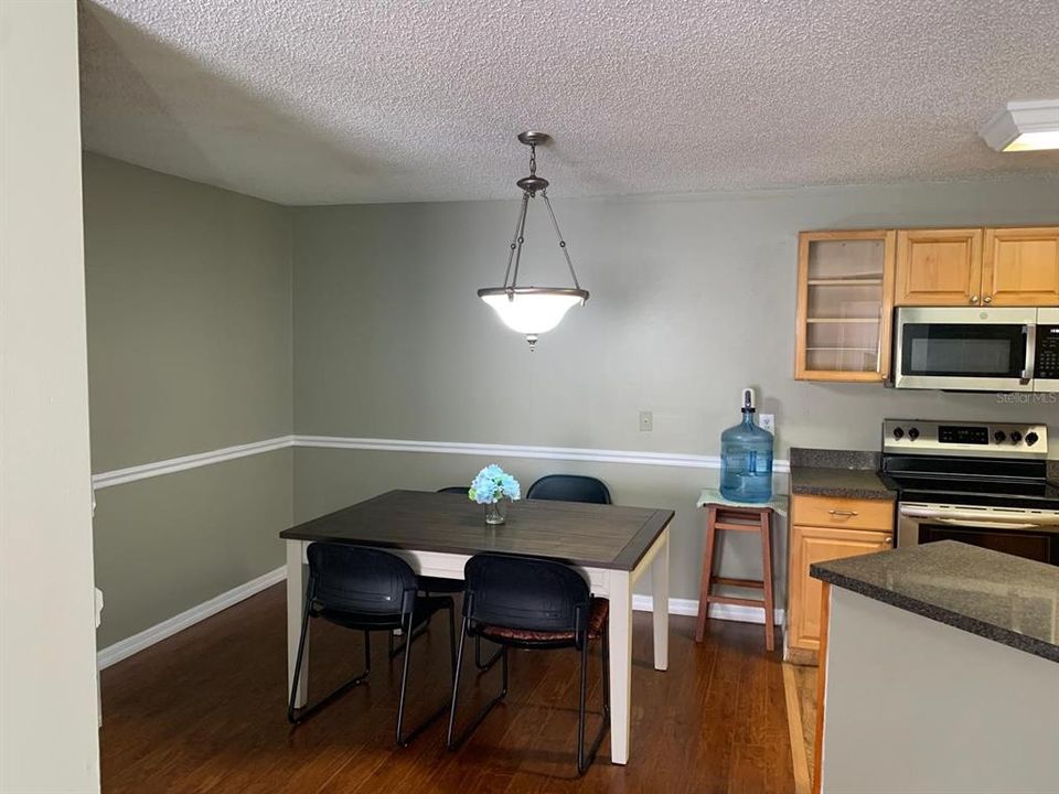 For Sale: $180,000 (2 beds, 2 baths, 1046 Square Feet)